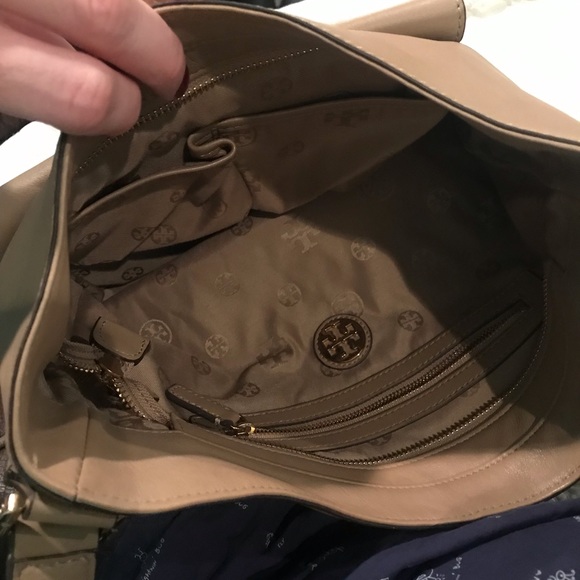 EUC Tory Burch Priscilla bag in Almond - Picture 5 of 8